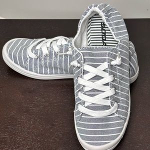 Ladies size 8 Soda flat linen slip on shoes